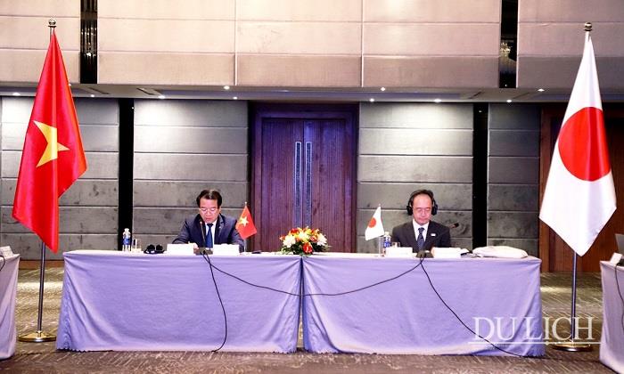 Phó Tổng cục trưởng TCDL Việt Nam Hà Văn Siêu và Phó Tổng cục trưởng TCDL Nhật Bản Hoshino Mitsuaki đồng chủ trì phiên họp